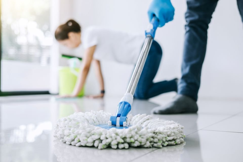 Desinfectar pisos: menos virus y menos bacterias 2 como limpiar los pisos con cloro y desinfectar